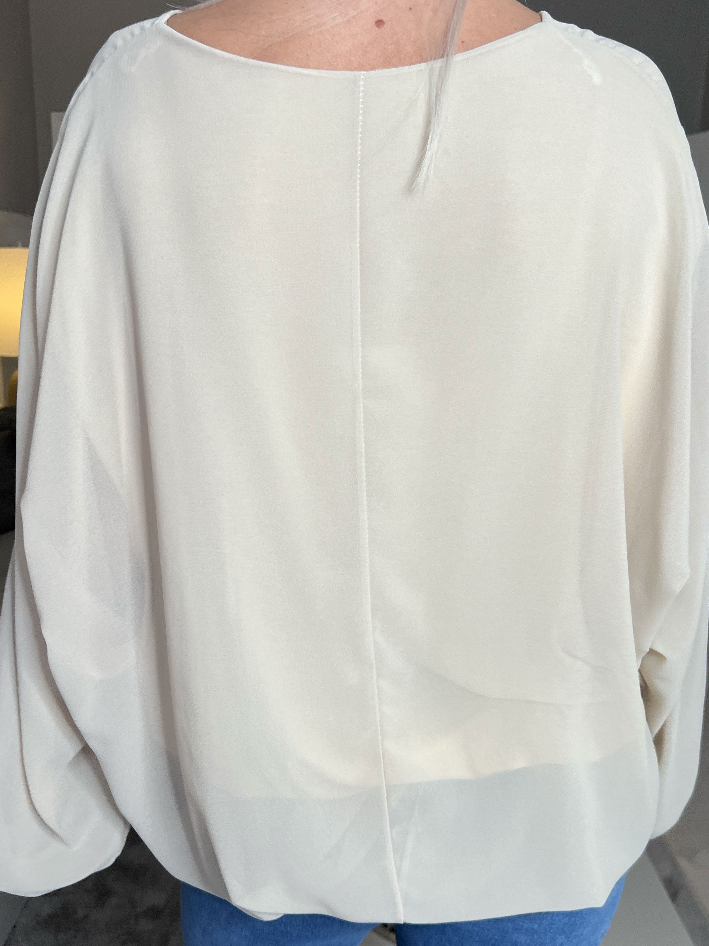 Destiny Plain - Bluse i chiffon med flagermusærmer